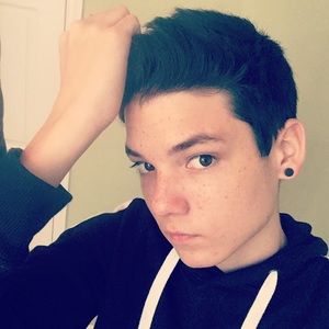 Meet your Posher, Dustin